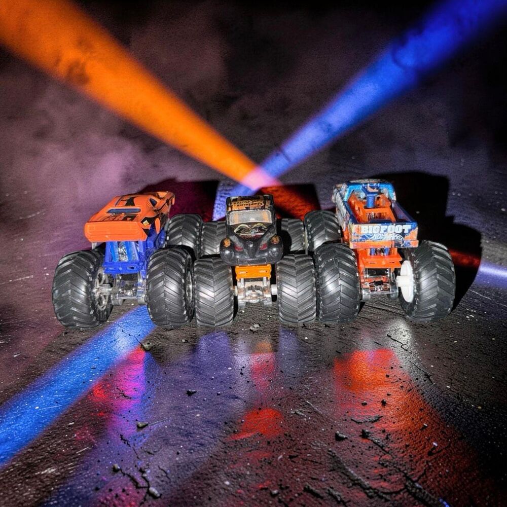 Hot Wheels Orange Blue Bigfoot Captain Curse & Rodger Dodger Monster Trucks A51